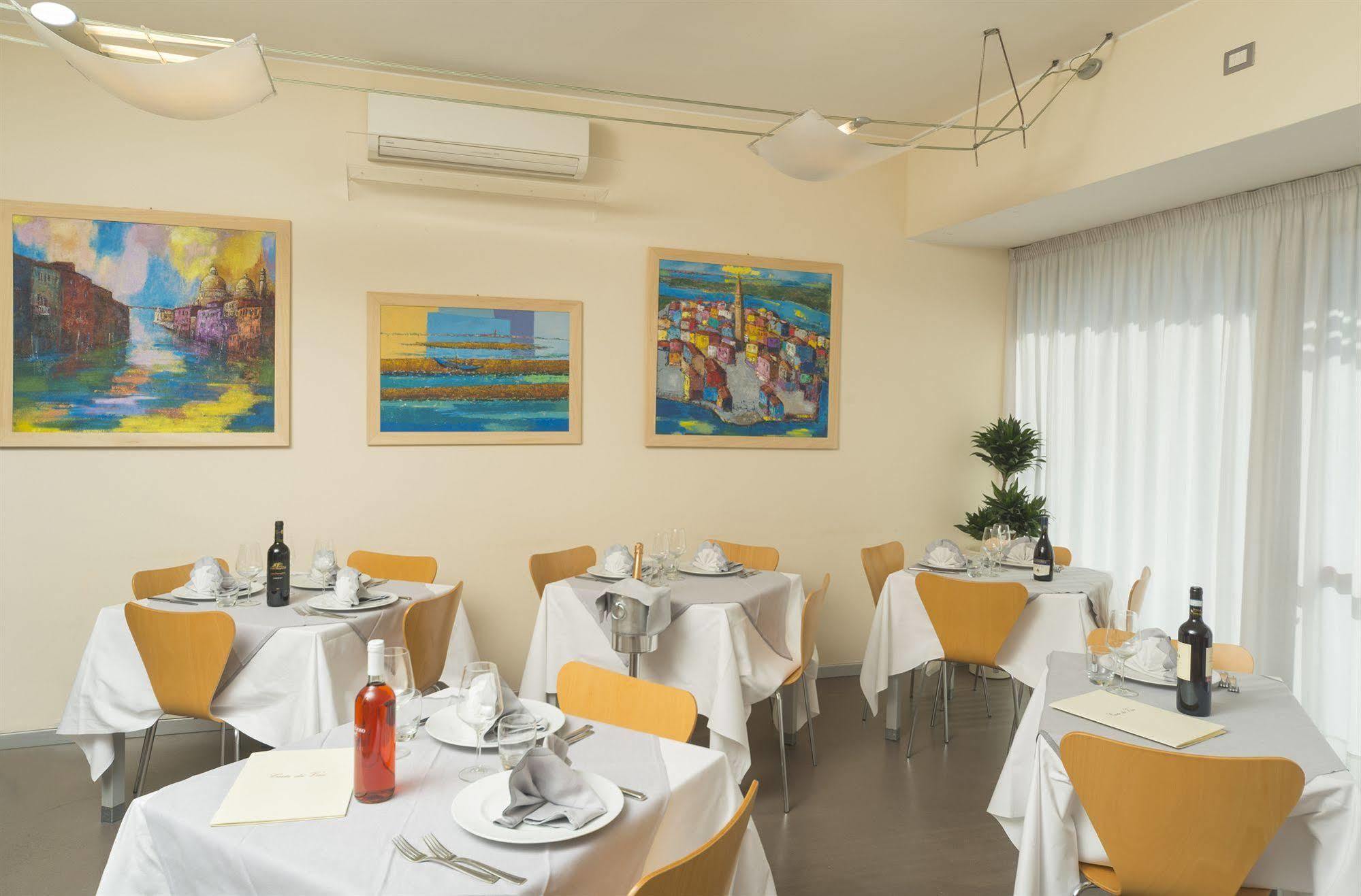 Hotel Rosanna 3 Stelle Superior リド・ディ・イエゾロ エクステリア 写真